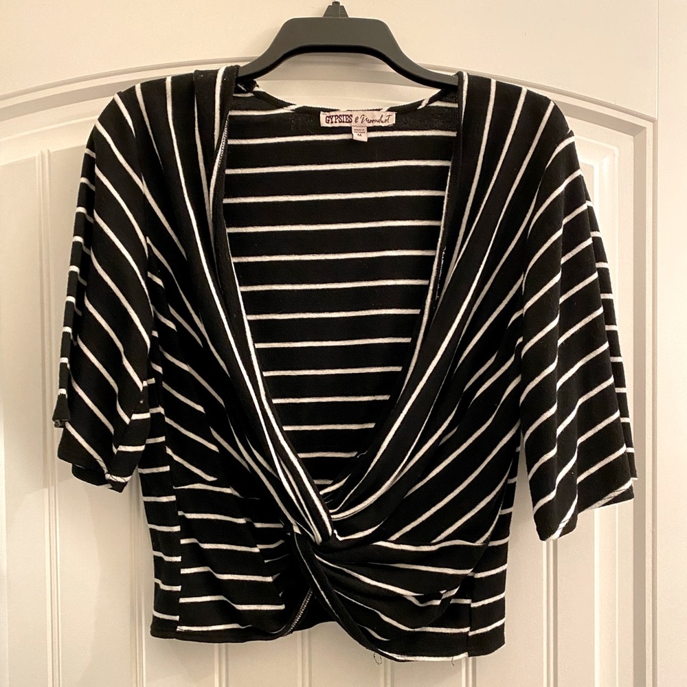 B&W striped front twist shirt M